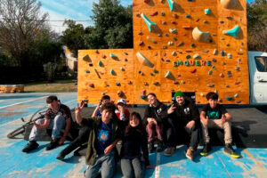 Lee más sobre el artículo Taller Extraprogramático de Escalada 2025–2026: Aprender a Superar Muros, Dentro y Fuera del Aula